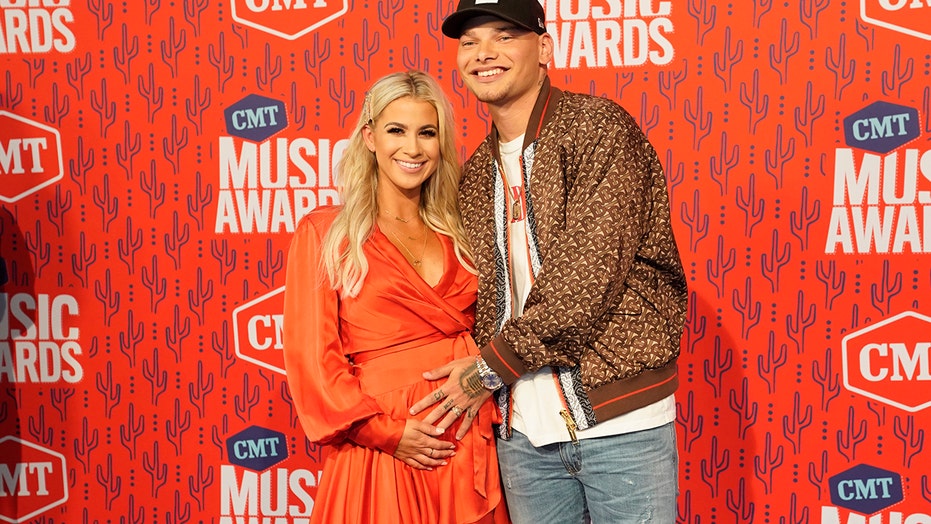 cmt music awards red carpet 2019