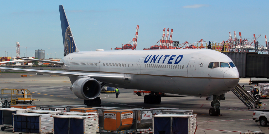 United Airlines passengers recall 'scary' Boeing 777 engine explosion - Vimarsana News