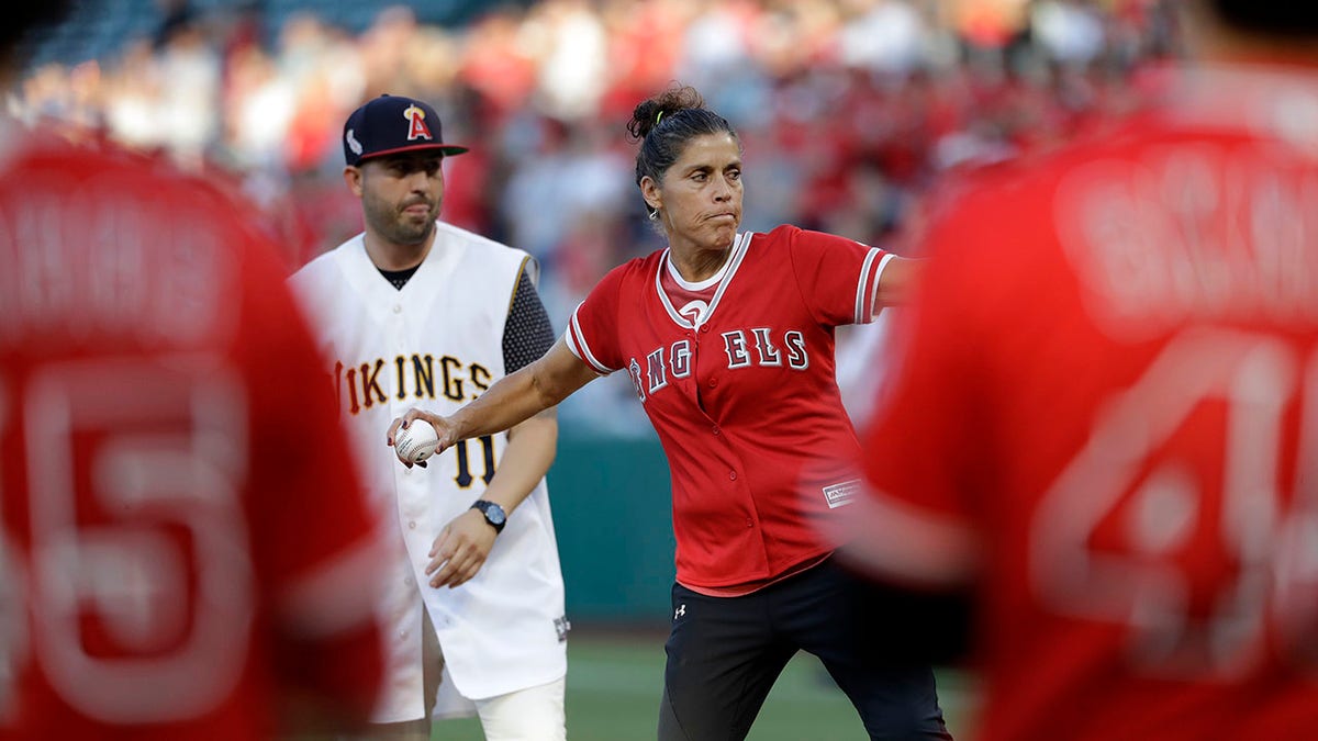 Hundreds pay tribute to Angels pitcher Tyler Skaggs in memorial – Orange  County Register