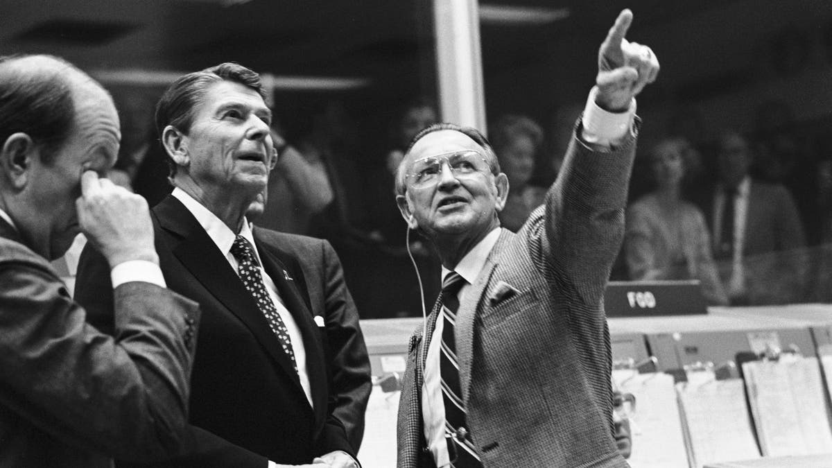 Then-President Ronald Reagan being briefed by Kraft in Johnson Space Center's Mission Control Center in Houston, in November 1981.