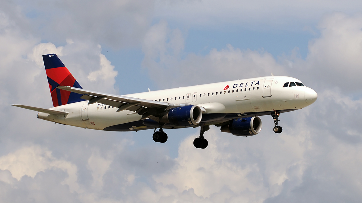 A Delta passenger and award-winning director has admitted this week to taking some artistic liberties with his footage that he uploaded to Twitter.