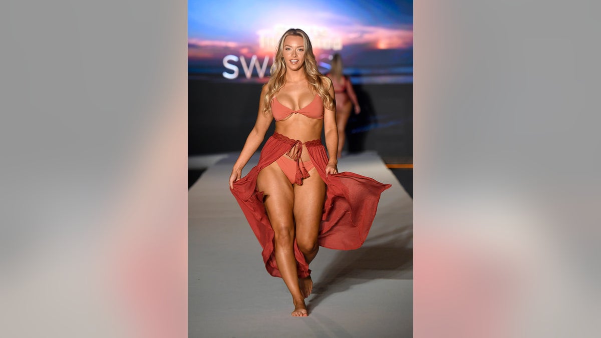 SI Swimsuit model Jasmine Sanders on her favorite workout routines,  embracing her curves: 'It's for me