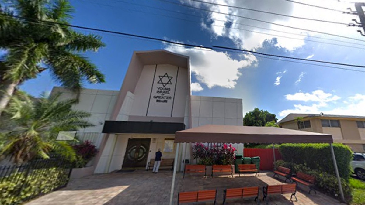 A man was shot outside the Young Israel of Greater Miami synagogue in Florida on Sunday night, police said.