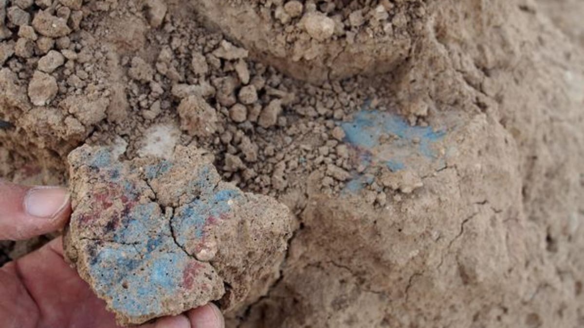 A mural fragment discovered at the palace. (University of Tubingen and Kurdistan Archaeology Organization)