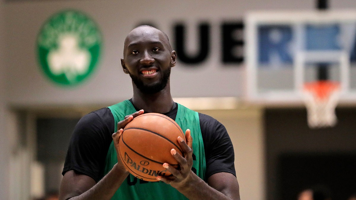 Celtics 7-foot-5 rookie Tacko Fall hits head on low ceiling, enters  concussion protocol – Orlando Sentinel