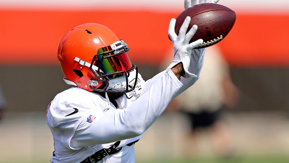 Cleveland Browns wide receiver Odell Beckham Jr. makes a catch during the fourth day of NFL football training camp Sunday, July 28, 2019, in Berea, Ohio. (Joshua Gunter/The Plain Dealer via AP)