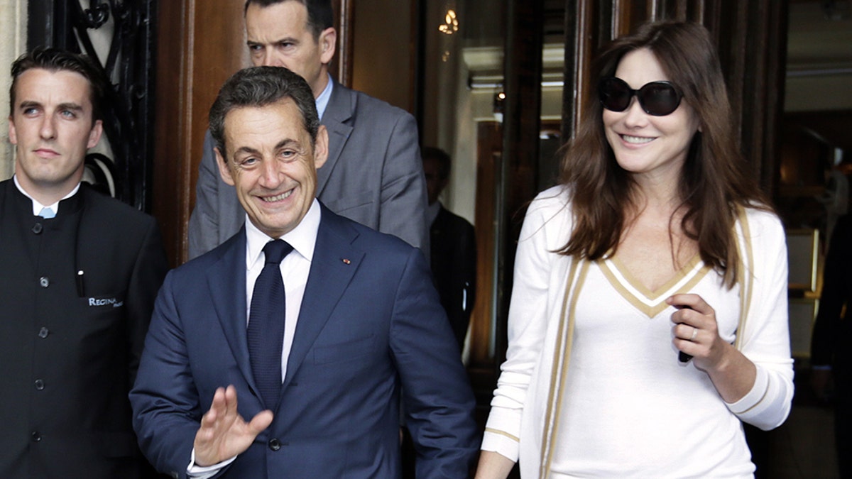 Former French president Nicolas Sarkozy (L) and his wife Carla Bruni-Sarkozy in 2012