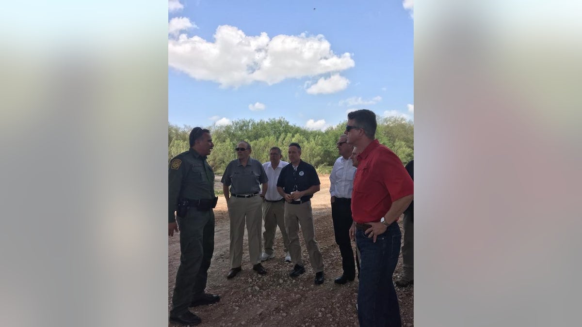 Roger Marshall meeting with officials at the border
