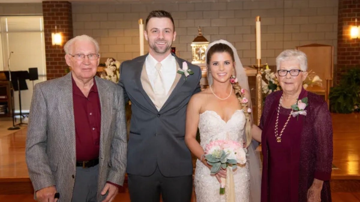 83 Year Old Flower Girl Steals Show At Granddaughter S Wedding Grandma Executed It Perfectly
