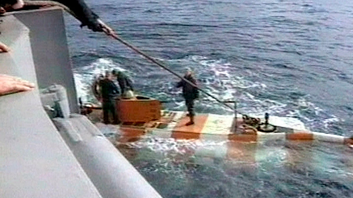 In this video grab provided by the RU-RTR Russian television via APTN , Russia rescue personnel return from a dive in a mini submarine to the Kursk on the sea bed in the Barents Sea, Russia. (RU-RTR Russian Television via AP)