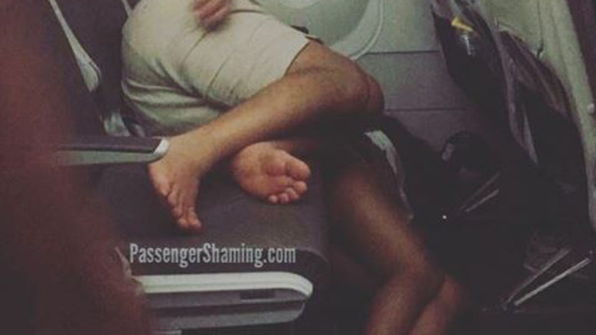A photo of two passengers shared on the Passenger Shaming Instagram page has been ridiculed for the pair’s strange sleeping configuration.