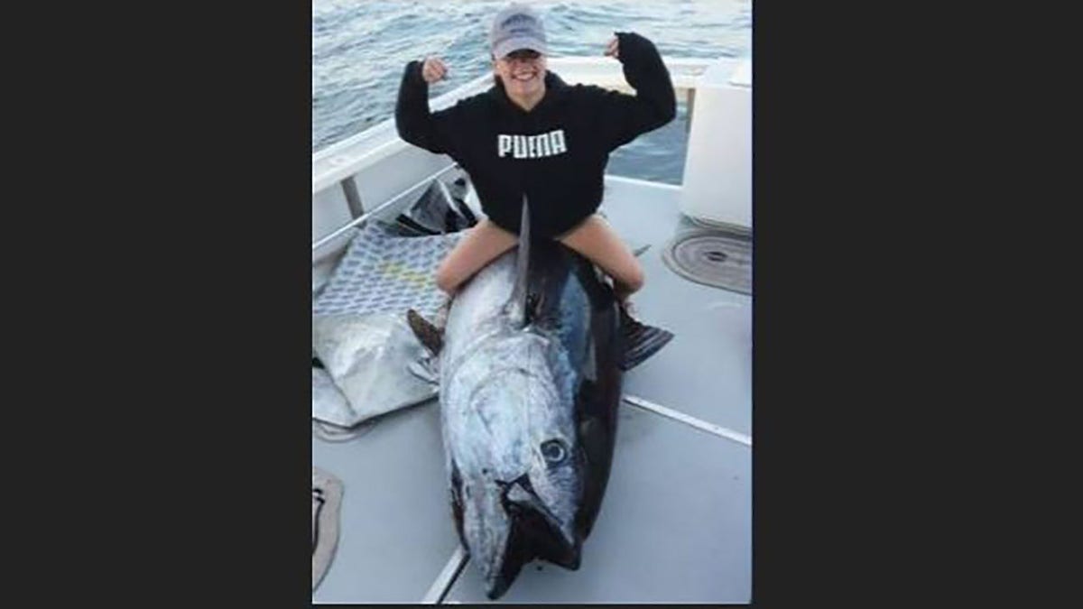 Teen girl and dad reel in 700-pound tuna after 10 hours