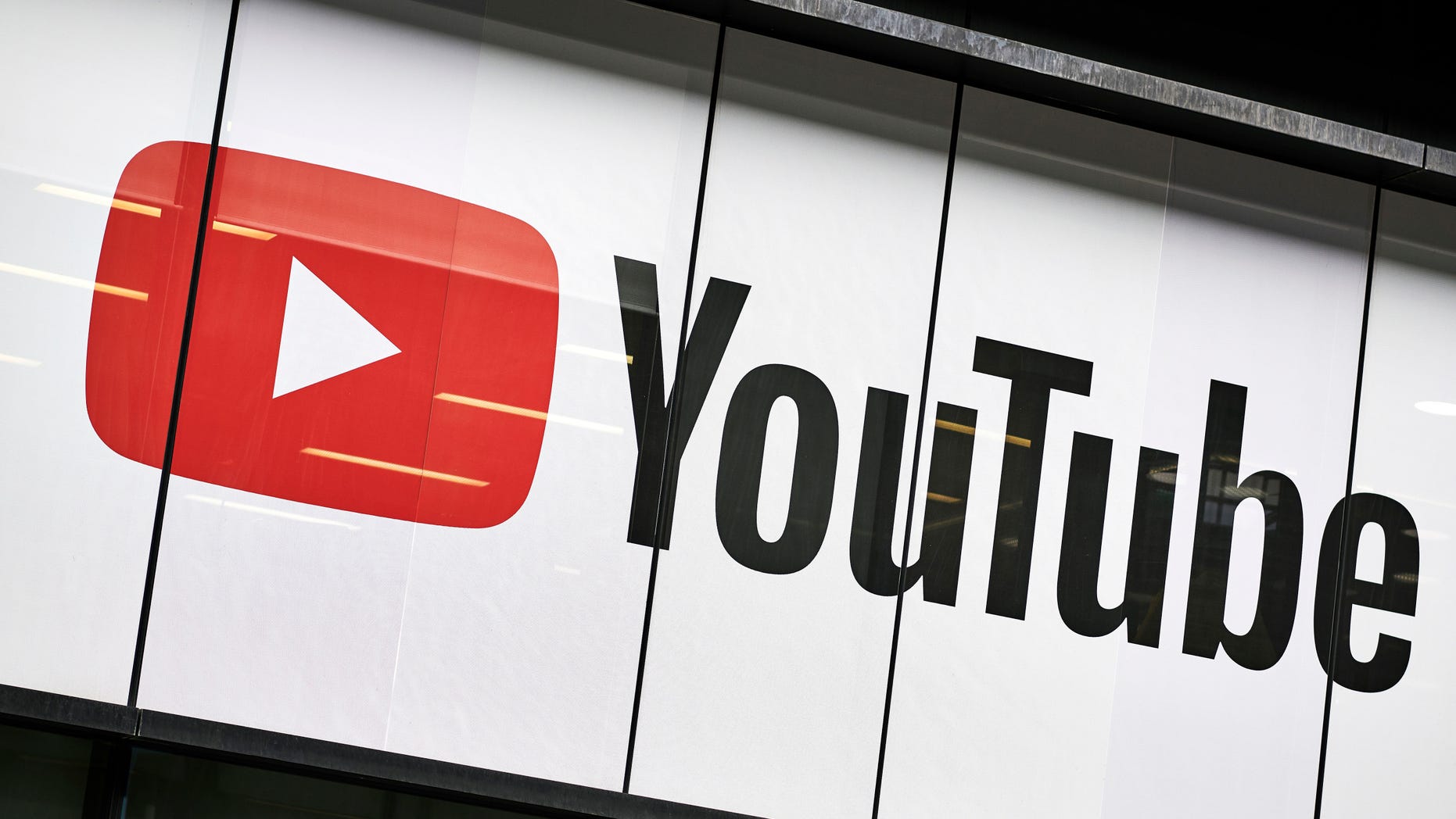 Google, Twitter employees flood Democrats with donations as companies are accused of censoring conservatives Google, Twitter employees flood Democrats with donations as companies are accused of censoring conservatives