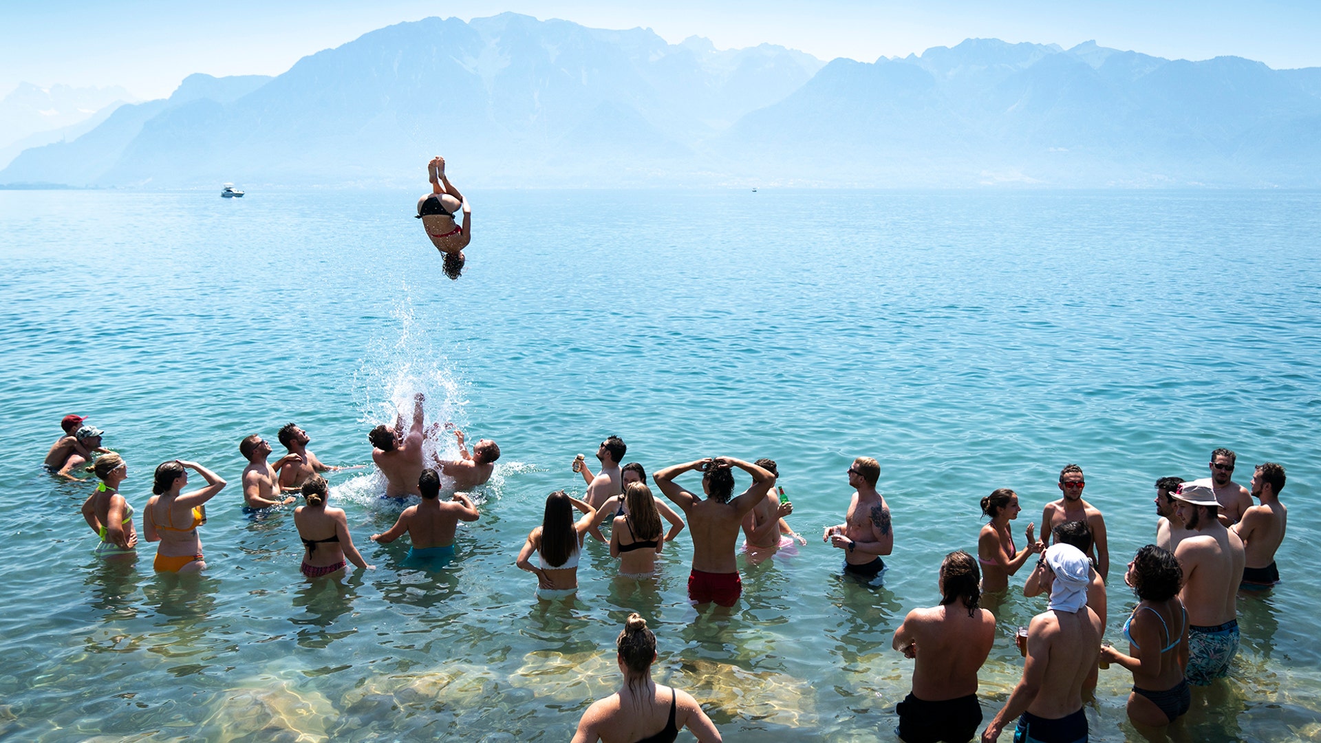 People at the annual winegrowers' festival cool off in the water of Lake Geneva during warm weather, in Vevey, Switzerland, July 23, 2019. 