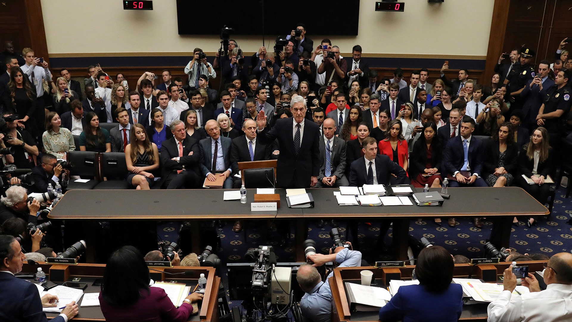 Former special counsel Robert Mueller is sworn in before testifying to the House Judiciary Committee about his report on Russian interference in the 2016 presidential election in Washington, July 24, 2019. 