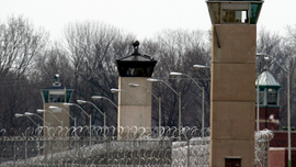 Female detention officer fired after discovery of love note to male inmate: report