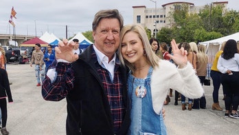 Single dad becomes star after asking daughter for fashion advice: 'I'm being asked out a lot'