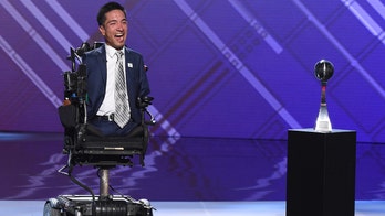 High school football coach born without limbs delivers inspirational ESPYs speech, receives Jimmy V Award