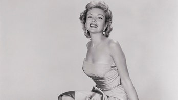 ‘50s actress Kathleen Hughes recalls working with Frank Sinatra, becoming a pinup: ‘It was so unexpected’