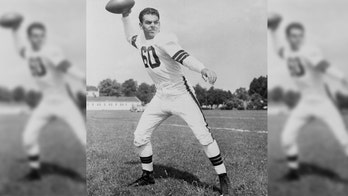 Cleveland Browns to honor all-time great QB Otto Graham with statue outside stadium