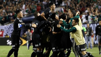 US men fail to follow women, lose Gold Cup final to Mexico