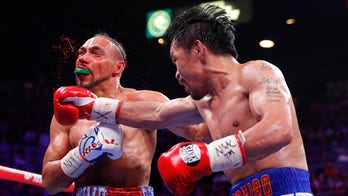 Manny Pacquiao beats Keith Thurman by split decision following first-round knockdown