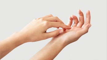 Woman dubbed 'Kate Moss of hand modeling' can make over $6G a day