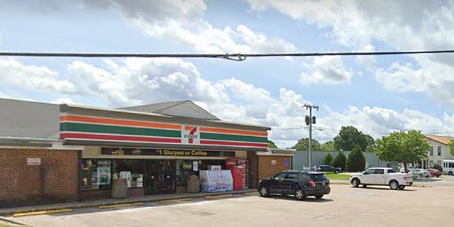 hero customer a licensed gun owner shoots 2 robbery suspects at 7 eleven reports fox news robbery suspects at 7 eleven