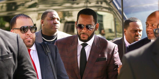 R&B singer R. Kelly center arrives at the Leighton Criminal Court building for an arraignment on sex-related felonies in Chicago