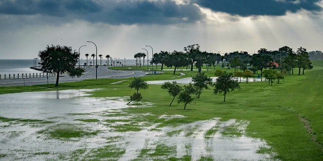 The sky is cloudy as above Lake Pontchartrain on Lakeshore Drive, few floods have been reported in New Orleans, in front of Tropical Storm Barry that will touch the ground on Saturday, July 13, 2019. (AP Photo / Matthew Hinton)