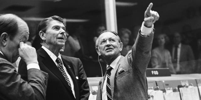 Then-President Ronald Reagan being briefed by Kraft in Johnson Space Center's Mission Control Center in Houston, in November 1981.