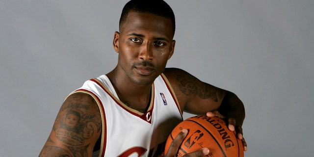 In this Sept. 29, 2008, photo, Cleveland Cavalier Lorenzen Wright takes part in a media day in Ohio. (AP Photo/Mark Duncan, file)