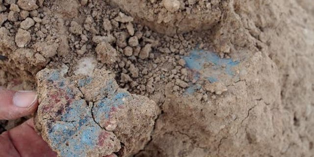 A mural fragment discovered at the palace. (University of Tubingen and Kurdistan Archaeology Organization)