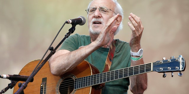 Peter Yarrow, of the 1960's era musical trio "Peter Paul and Mary," performs during a memorial tribute concert for folk icon and civil rights activist Pete Seeger in New York City, July 20, 2014. (Associated Press)