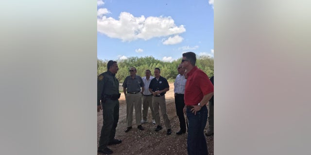 Roger Marshall meeting with officials at the border