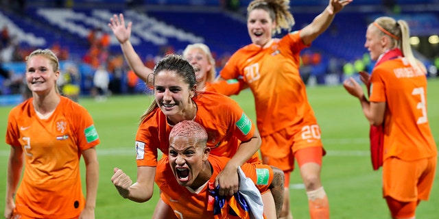 US women's soccer takes on the Netherlands in the World ...
