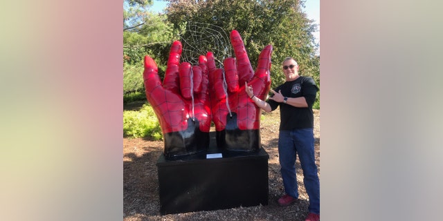The artist Ian Lang presented the completed project.