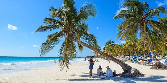 The couple's hotel, in Tulum, had given the influencer a steep discount — but she claims she paid for the rest of their trip herself.