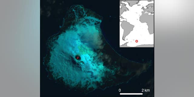 False color Landsat 8 satellite image of Saunders Island and the lava lake in the crater of the volcano Mount Michael. The picture was taken on January 31, 2018. The map shows the position of Saunders Island in the South Atlantic. (USGS / NASA / British Antarctic Survey)