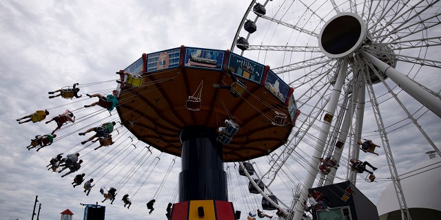Westlake Legal Group chicago-navy-pier-AP-file-photo- Navy Pier 'chaos' after Chicago fireworks show leaves 3 stabbed, 14 trampled: reports fox-news/us/us-regions/midwest/illinois fox-news/us/crime/chicagos-crime-wave fox-news/us/crime fox news fnc/us fnc Danielle Wallace article 5f165697-203c-53dd-9399-41c9e8979540