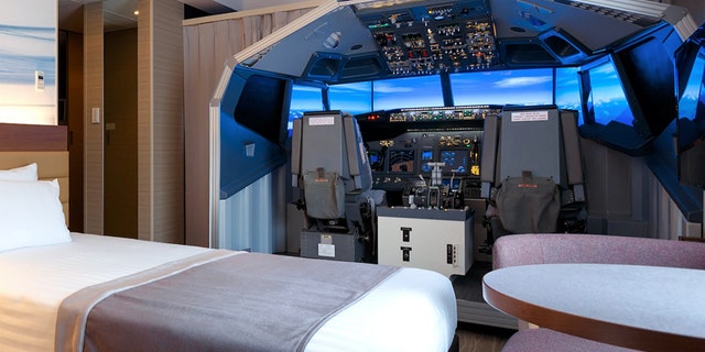 In celebration of its 15th anniversary, the Haneda Excel Hotel Tokyu has installed a Boeing 747-800 flight simulator in its newly dubbed “Superior Cockpit Room.”