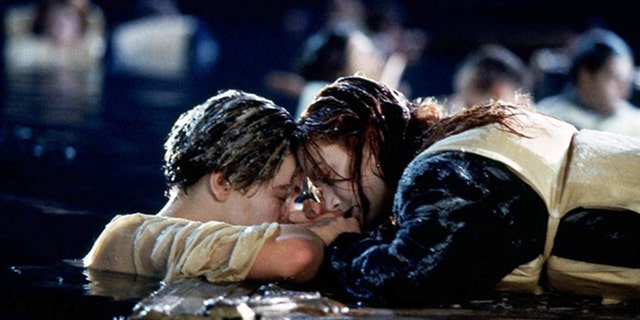 Leonardo DiCaprio como Jack e Kate Winslet como Rose "Titânico."