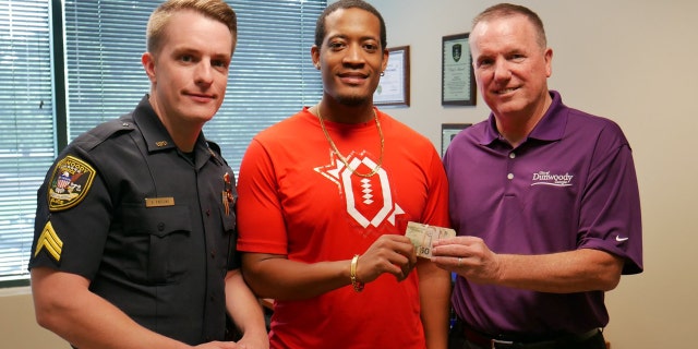 Westlake Legal Group lewis Good Samaritans in Georgia turn in cash picked up on highway after armored truck mishap, police say Paulina Dedaj fox-news/us/us-regions/southeast/georgia fox-news/good-news fox news fnc/us fnc cd18ee28-ca9d-579f-aa40-927547d17106 article