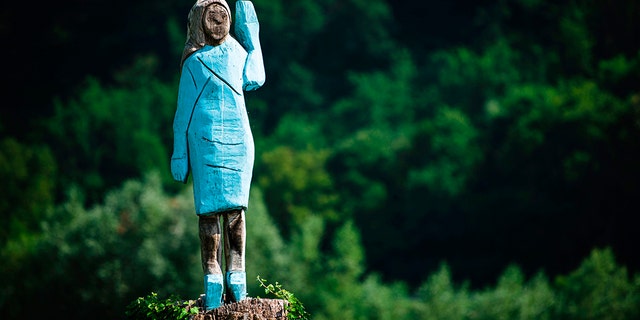 First Lady Melania Trump’s Slovenian home town is paying a tribute to her as a “Slovenian hero” with wood-carved statue that has raised some eyebrows, with some decrying it as a “scarecrow.”<br data-cke-eol="1">