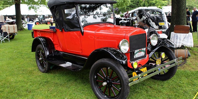 The Model T used a hand throttle and foot-operated gearbox.