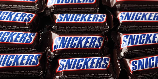 1M free Snickers bars to be given out if Halloween date changes