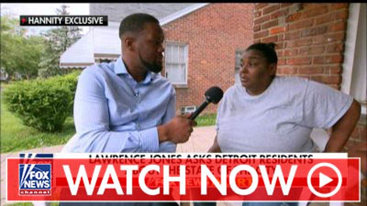 Lawrence Jones talks to Detroit residents