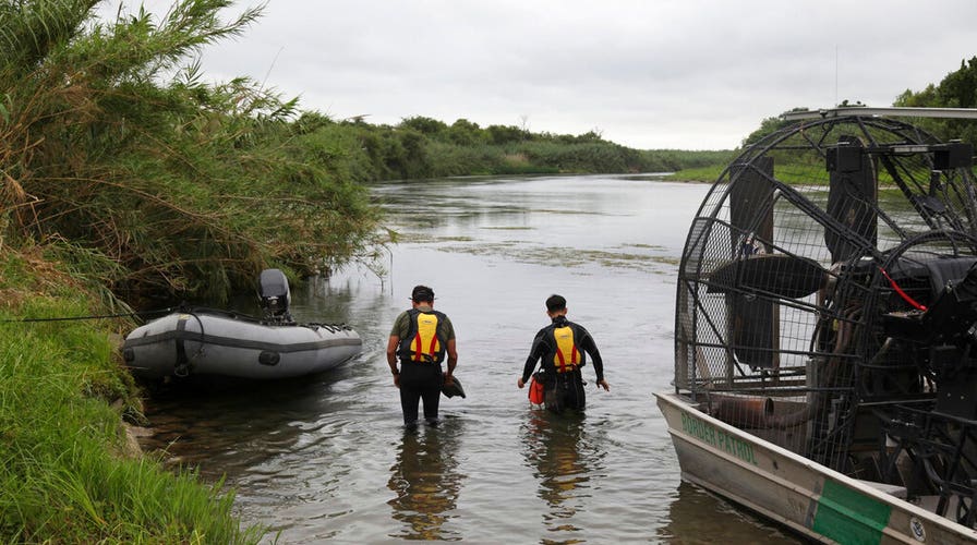 Photo of father and daughter who died trying to cross the Rio Grande sparks debate