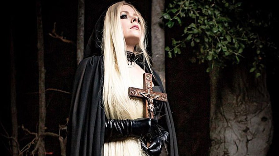 411Music: Avril Lavigne Shows Sensitive Side