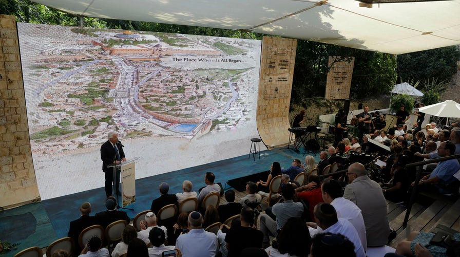 US ambassador to Israel and Prime Minister Netanyahu unveil the newly discovered 2000-year-old Pilgrimage Road
